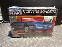1:24 MONOGRAM MODEL KIT METAL FLAKE C4 CORVETTE ROADSTER (FACTORY SEALED) SKILL2