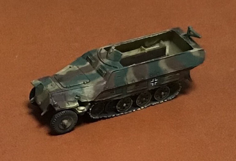 1/144 World Tank Museum Series 5 #90 Sdkfz251 Yellow only Body No Box, Takara +
