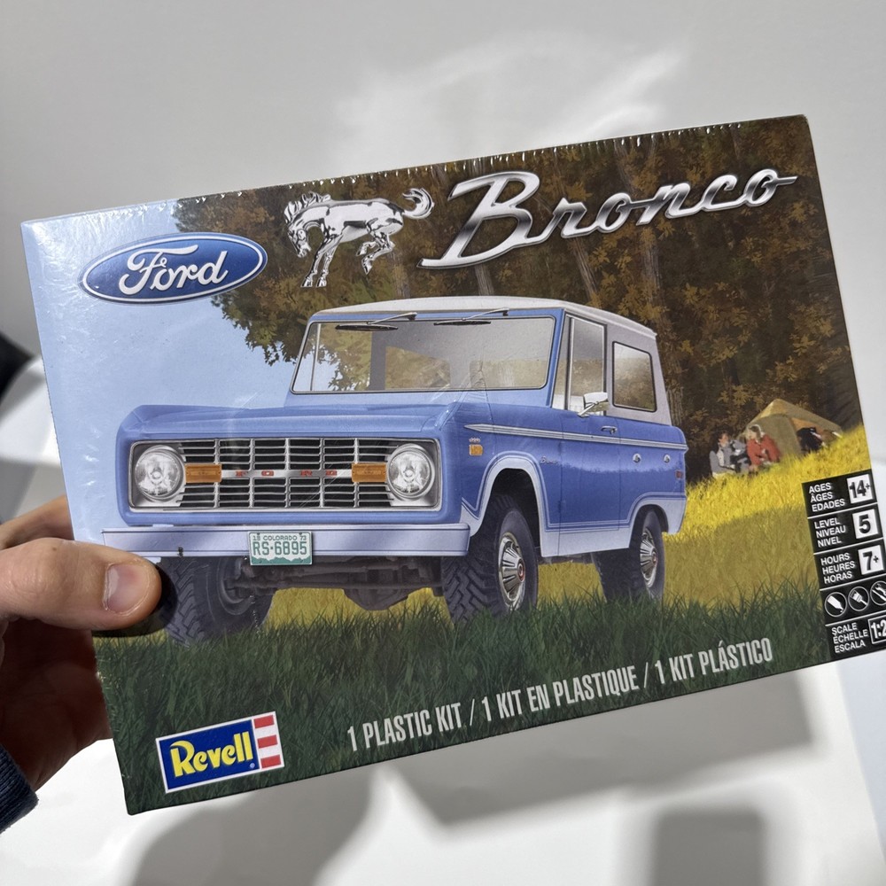 Revell Ford Bronco 1:25 Scale Model Kit Sealed 85-4320