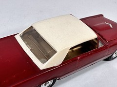 PONTIAC GTO 1965 Built Up Red and White Vintage Assembled Model Car 1:25 Scale