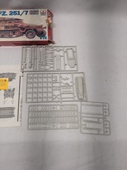 Esci Ertl 1/72 Scale Kit 8343 German Sd Kfz 251/7 Pioneer Vehicle Open Box
