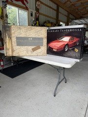 VINTAGE NEW OLD STOCK FERRARI TESTAROSSA MODEL KIT 1/8 SCALE TESTORS WITH BOX