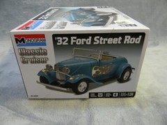 1/24 SCALE MONOGRAM 1932 FORD STREET ROD WHITE MODEL KIT-MIB
