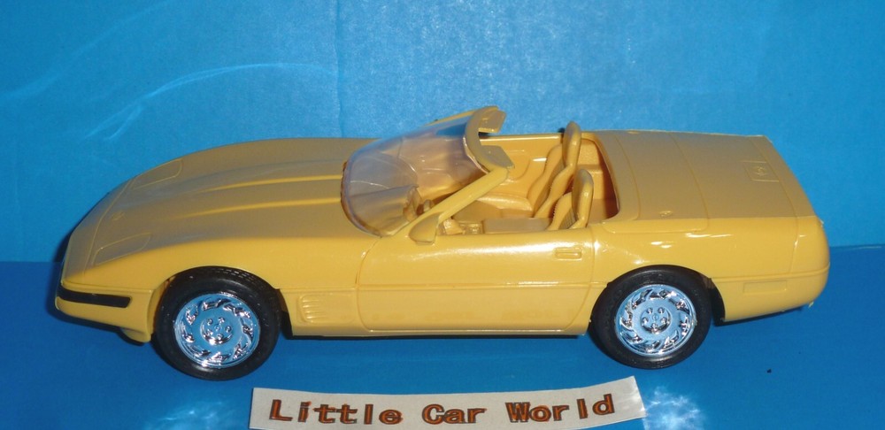AMT ERTL 1995 Chevrolet Corvette Convertible Promo Model 6654 1/25 Scale Yellow