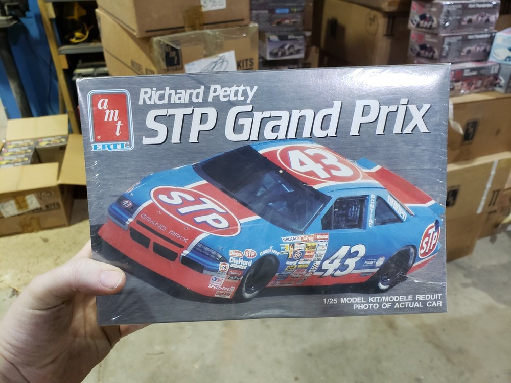 New AMT #43 Richard Petty’s STP Grand Prix Model Kit 6728