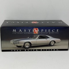 AMT Masterpiece 1/25 Scale – 1966 Buick Riviera Silver Factory Assembled NIB