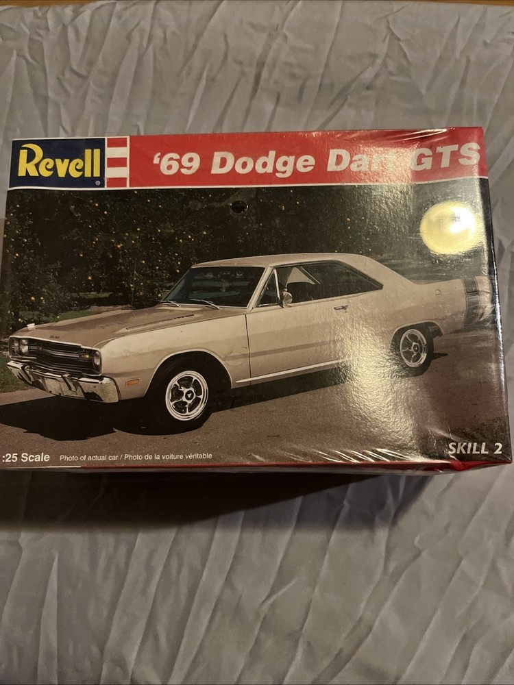Revell 1969 Dodge Dart GTS Model Kit 1:25