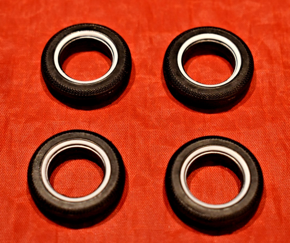 AMT 60’s Style White Wall Tires 1/25