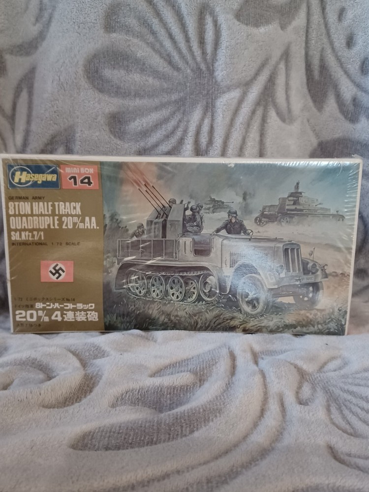 Hasegawa Plastic Model 8 Ton HALF TRACK QUADRUPLE 20m/m AA Sd.Kfz. 7/1 -1 /72