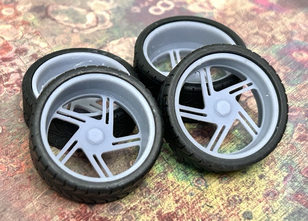 1/24 Scale: 24-Inch “Boyd Pro Sport” Wheels And Tires; Resin;1/25