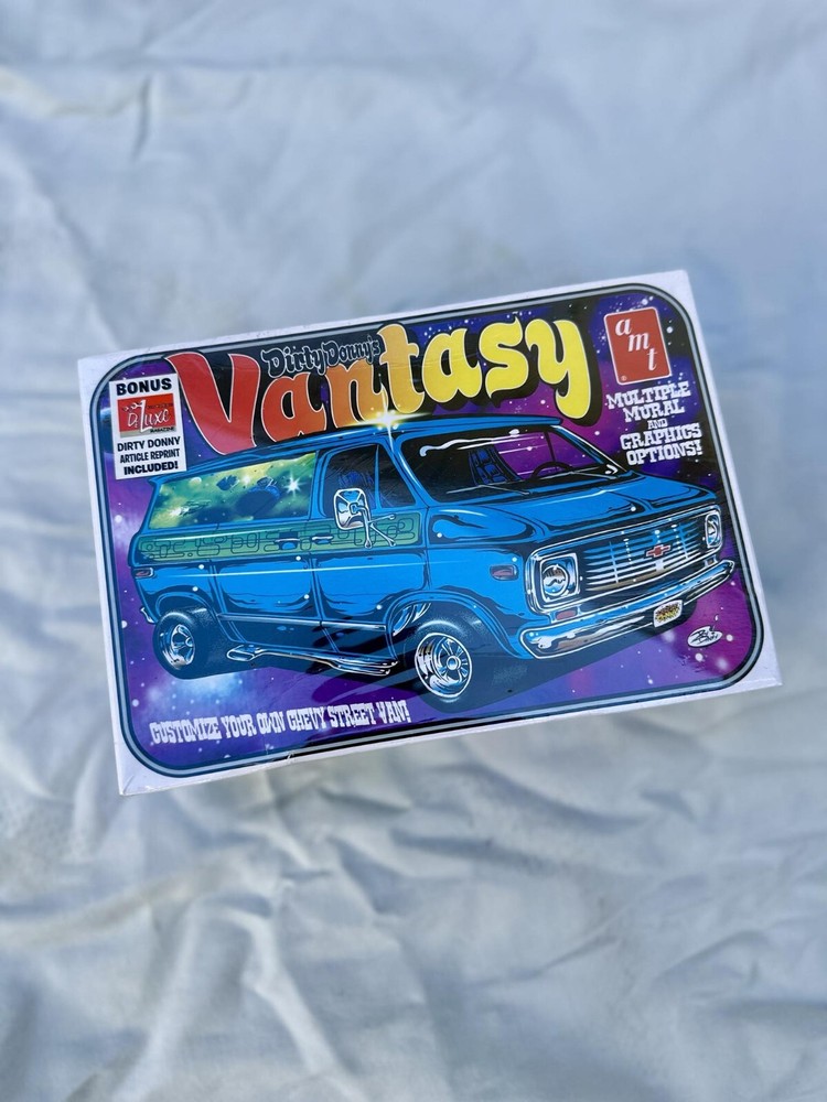 AMT 1/25 Dirty Donny’s Vantasy 1970 Customizable Chevy Van Model Kit SEALED