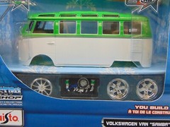 Maisto Custom Shop Diecast VOLKSWAGEN VAN “SAMBA” SEALED Model Kit 1:25 Skill 2