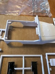 Revell JEEP WRANGLER RUBICON 1:25 Scale Plastic Model Kit 85-4501 Used Started