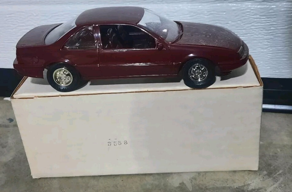 AMT Ertl 1989 Chevrolet Beretta GT Garnet Red 1/25 Dealer Promo Model Car 6059
