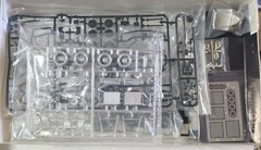Tamiya 1/20 Williams BMW FW24 Italian GP 2002 Full View Model Kit