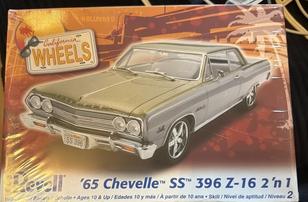 Revell 1:25 California Wheels ’65 Chevelle SS 396 Z-16 2-in-1 SEALED Small Dent