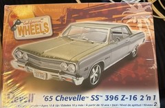 Revell 1:25 California Wheels ’65 Chevelle SS 396 Z-16 2-in-1 SEALED Small Dent