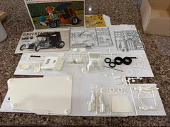 MONOGRAM UNCERTAIN “T” ORIGINAL KIT! MINT!! CIRCA 1966!! VMCP!