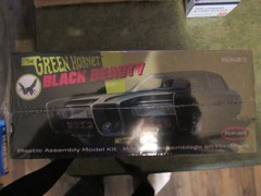 Polar Lights Green Hornet Black Beauty Model kit POL994M/12 1/32 Parts Sealed!