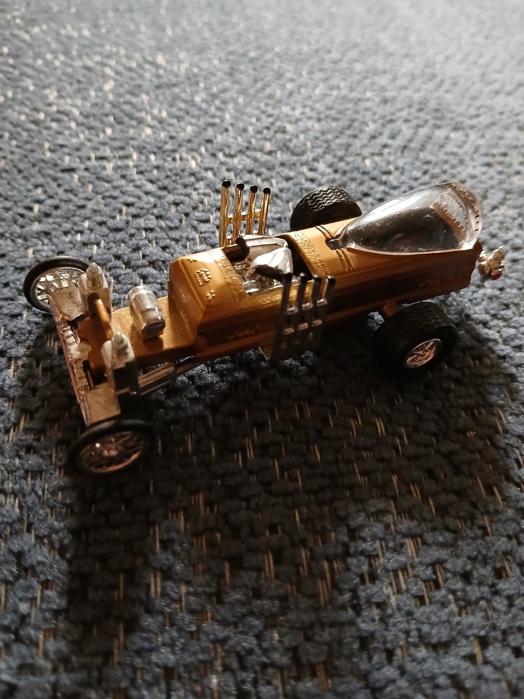1/64 JOHNNY LIGHTNING 1999 THE MUNSTERS DRAG-U-LA Rubber Tire Car
