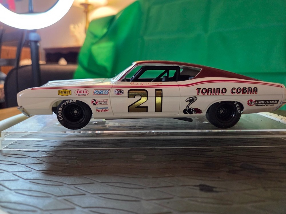 Cale Yarborough #21 Ford Torino Cobra NASCAR 1/24 Built Model Car Wood Brothers