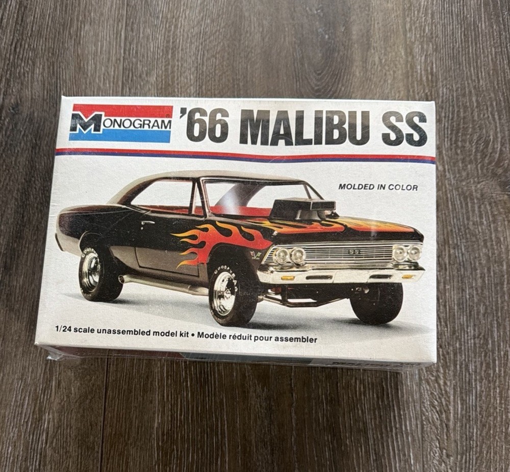 Monogram Chevrolet ’66 Malibu SS 1:24 Plastic Model Kit Molded