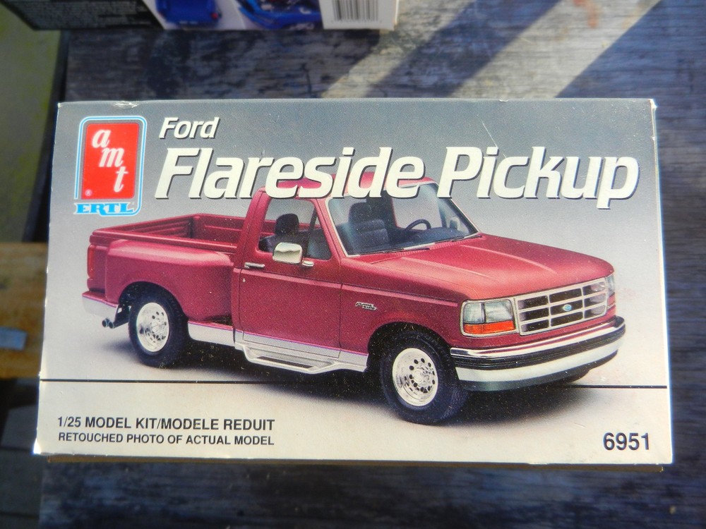 AMT ERTL 1992 Ford F-150 Flareside Pickup 1:25th Model Kit *NICE* open kit