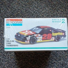 Monogram Havoline Ford Thunderbird NASCAR 1:24 Model Kit MPN 2430 Skill 2