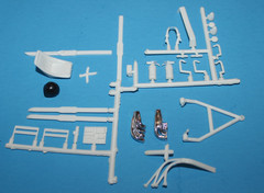 VINTAGE PARTS LOT 1/25 scale MPC model kit accessories SKIS EXTINGUISHER HITCH