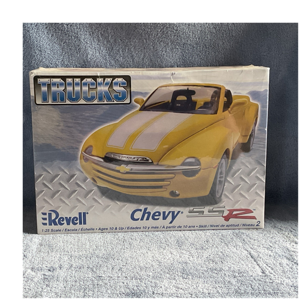 Revell Chevy SSR 1:25 Hot Rod Plastic Model Kit 85-7206