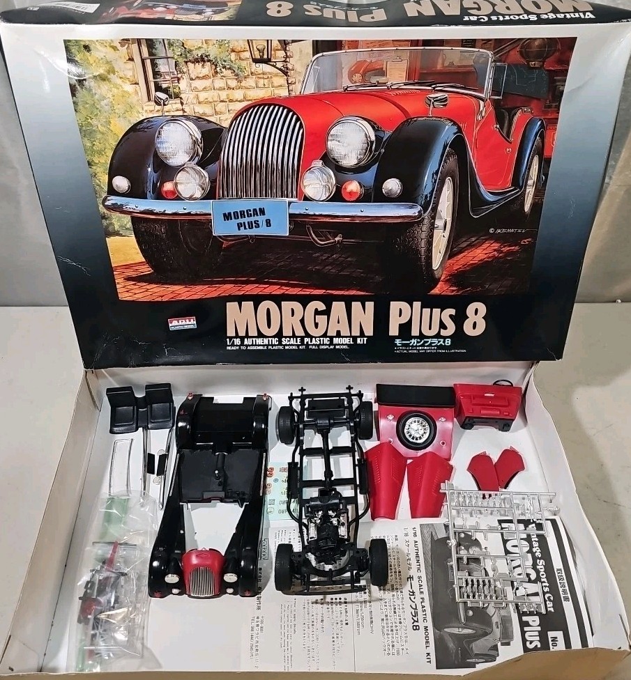 RARE ARII Morgan Plus 8. 1/16 scale plastic model Kit COMPLETE IN BOX