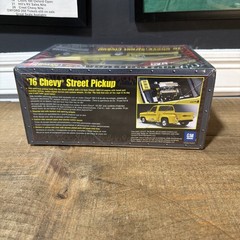 Revell ’76 Chevy Street Pickup 1:25 Model Kit 85-0806 Motorworks Factory Sealed