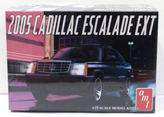 AMT Round 2 AMT1317/12 2005 Cadillac Escalade EXT Kit 1:25 New Sealed