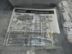 1/24 SCALE 1932 FORD STREET ROD CLASSIC CRUISER MONOGRAM WHITE MODEL KIT-MIB