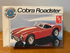 AMT Modern Classic Cobra Roadster 1:25 Scale Skill Level-2 Open Box but Complete