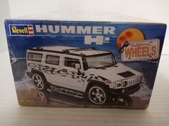 Revell Hummer H2 California Wheels 1:25 Scale sealed