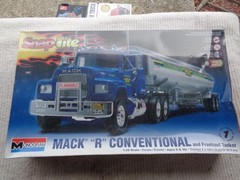 Monogram # 85-1961 Mack “R” Tanker Road Tractor Trailer SEALED Model 1/32 Scale