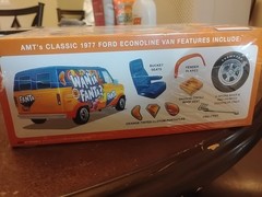 AMT 1977 Ford Fantasy Van 1:25 Scale Plastic Model Kit 1471 NISB