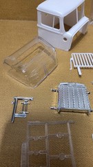 Autocar DC9964B Dump Truck CAB HOOD FENDERS 1:25 AMT NEW Model Kit PARTS