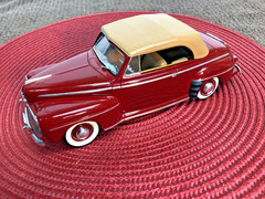 REVELL 1/25 1948 FORD CONVERTIBLE FACTORY BUILT UP BOX ART STUDIO DISPLAY MODEL