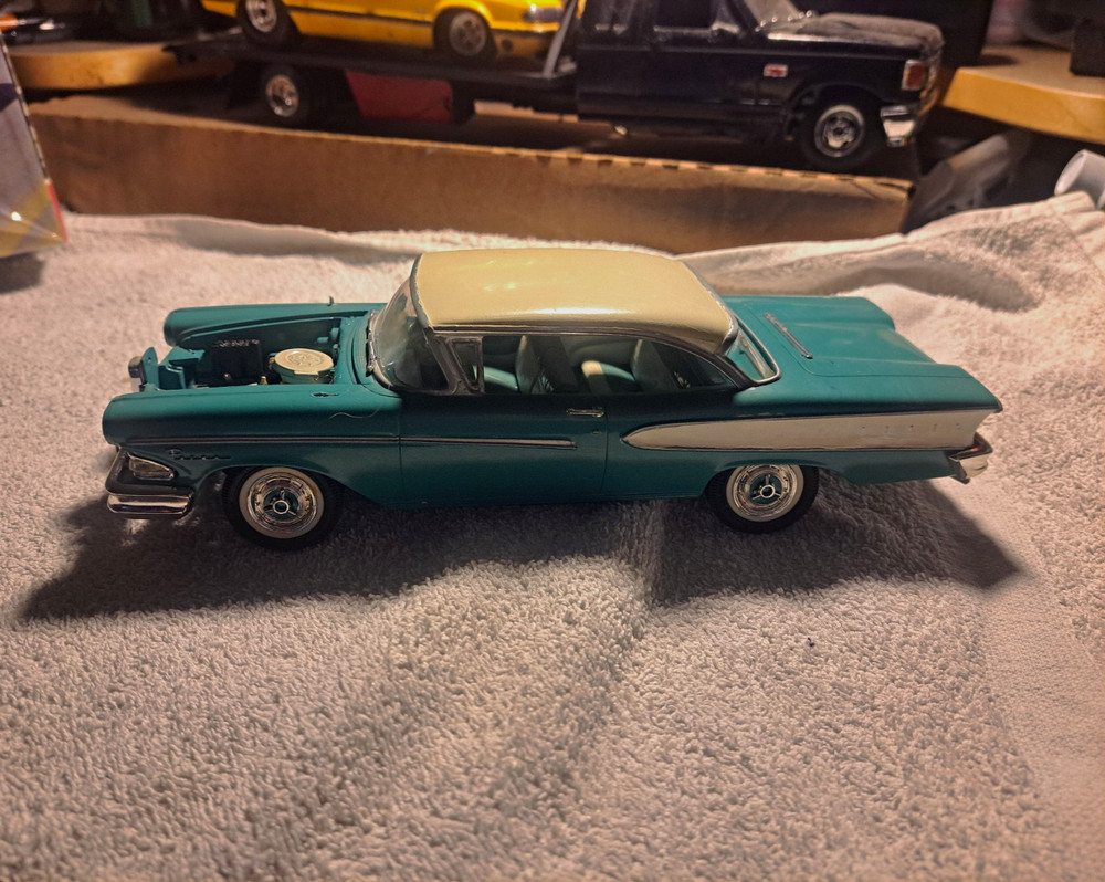 AMT/ERTL ’58 Edsel Pacer Car Kit Pre-Built Ready to Go Turquoise/White Skill 3