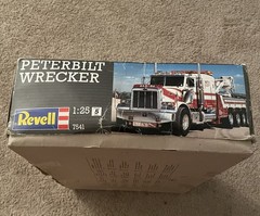 Revell Peterbilt Wrecker Truck 1:25 Plastic Model Kit 7541 BOX ONLY!