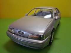 AMT ERTL Dealer Promo – Silver 1989 Ford Taurus SHO – 1:25 Scale