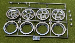 Monogram ‘32 Ford Street Rod “ BIG Deuce ” 1/8 Scale Mag Wheels / Center Caps