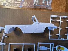Revell JEEP WRANGLER RUBICON 1:25 Scale Plastic Model Kit 85-4501 Used Started