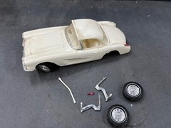 C1 MPC 1960 Chevy Corvette vintage built model car 1/25 McM.