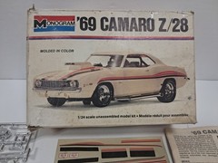 Monogram 1/24 – 1969 CAMARO Z-28 – Model Kit – 2220 – New in Box – 1977