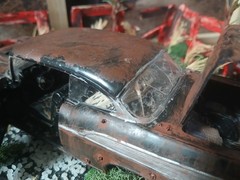 1957 CHEVY RUSTY JUNKER IN CORNER JUNKYARD DIORAMA SCENE /OPENING DOORS/TRUNK !!