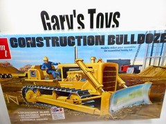 AMT 1:25 Construction Bulldozer Model Kit – AMT1086/06