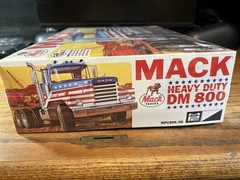 1/25 MPC Mack DM800 Semi Tractor Cab – Plastic Model Truck Vehicle Kit NIB
